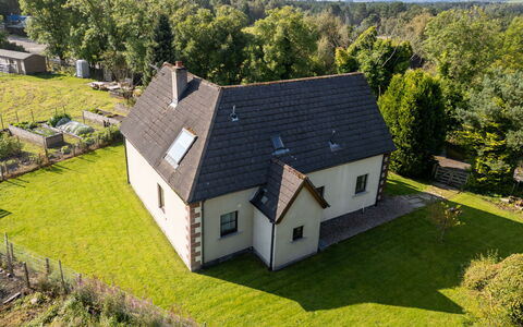 Lower Curr: Plant, Building, Property, Window, Tree, Natural Landscape, House, Land Lot, Cottage, Sky