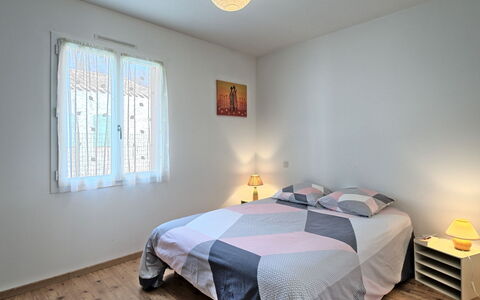 Charme de la Fradinière: Property, Furniture, Comfort, Wood, Yellow, Textile, Lighting, Interior Design, Flooring