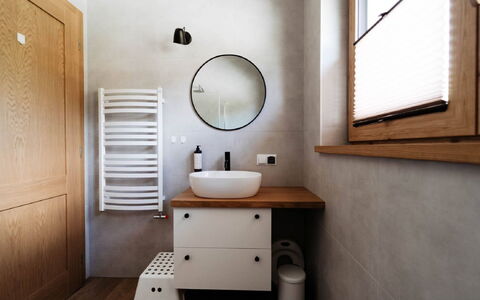 Domek Pod Szarowym Lasem: Mirror, Property, Plumbing Fixture, Tap, Bathroom Sink, Wood, Interior Design, Bathroom, Toilet, Building