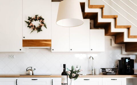 Domek Pod Szarowym Lasem: Countertop, Cabinetry, Property, White, Product, Wood, Lighting, Kitchen Appliance, Kitchen, Interior Design