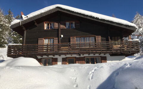 Chalet Kibou: Building, Sky, Property, Snow, Window, House, Tree, Slope, Wood, Cottage