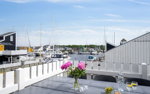 Sebiorn - 5M from the Sea: Wood, Home, Porch, Deck, Hardwood, Roof, Wood Stain, Wood Flooring, Eco Hotel