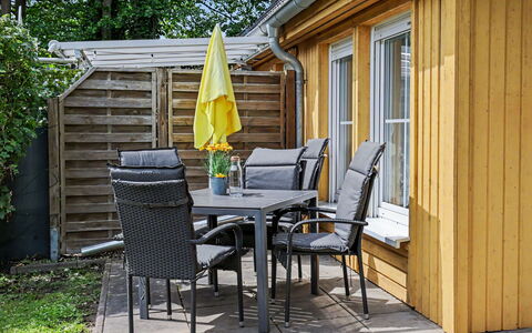 Schneider 2D: Wood, Furniture, Outdoor Furniture, Chair, Flooring, Porch, Flowerpot, Hardwood, Wood Stain, Deck