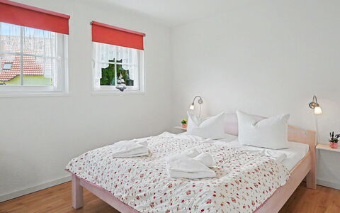 Schneider 2D: Interior Design, Wood, Furniture, Floor, Home, Bed, Flooring, House, Bedroom, Linens