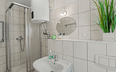 Schneider 2D: Interior Design, Plumbing Fixture, Bathroom Sink, Bathroom, Flooring, Floor, Sink, Tap, Plumbing, Room