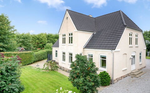 Amma - 21Km from the Sea: Estate, Farm