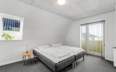 Ullakarin - 200M from the Sea: Ceiling, Flooring, Floor, Bedroom, Daylighting, Bedding, Plaster, Light Fixture, Bed
