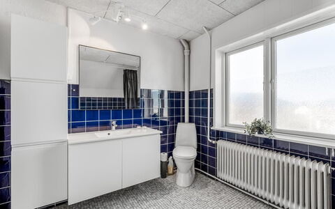 Ullakarin - 200M from the Sea: Composite Material, Plumbing Fixture, Tile, Apartment, Plumbing, Aluminium, Bathroom, Daylighting, Tap, Light Fixture