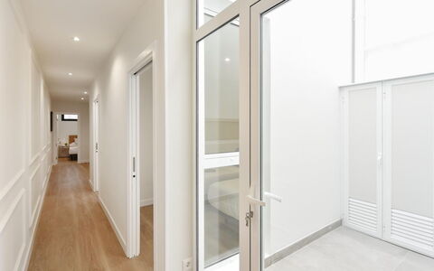 La Terraza de Salinetas: Building, Wood, Door, House, Hall, Flooring, Automotive Exterior, Glass, Hardwood