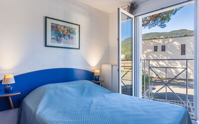 Accommodation:&nbsp;Santa Barbara 697.2