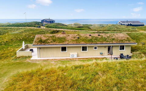 Pinja - 400M from the Sea: House, Roof, Home, Cottage, Shed, Garden Buildings, Siding, Yard, Log Cabin, Hut