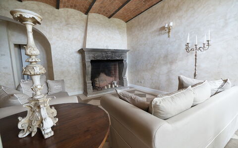Luxury Villa Con Spa e Panorama a 40 Min Da Roma: Picture Frame, Furniture, Property, Couch, Building, Wood, Interior Design, Table, House, Living Room