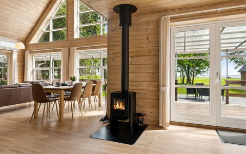 Månviva - 150M to the Fjord: Blue, Shrub, Cottage, Groundcover, Garden, Estate, Shade, Landscaping, Farmhouse, Eco Hotel