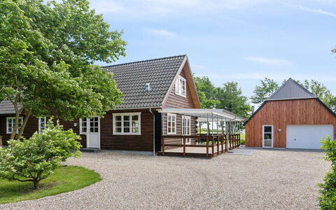 Månviva - 150M to the Fjord: Blue, Shrub, Cottage, Groundcover, Garden, Estate, Shade, Landscaping, Farmhouse, Eco Hotel