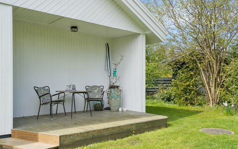 Soti - 350M from the Sea: Wood, Cottage, Log Cabin, Deck, Hardwood, Larch, Plank, Siding, Hut, Wood Stain