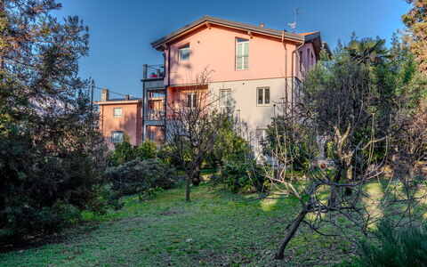 Il Pomelo: Water, Plant, Sky, Property, Daytime, Building, Swimming Pool, Azure, Blue, Tree