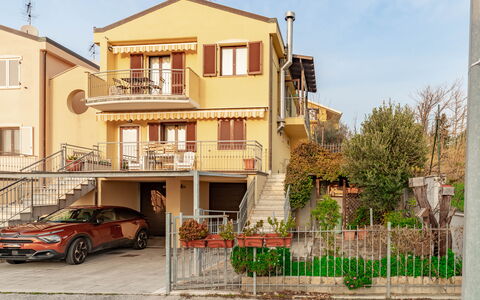 Casale Al Mare: Plant, Sky, Building, Wheel, Window, Property, Car, Vehicle, Door