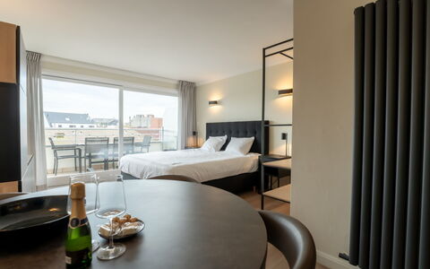 White Mountains Retreats with City View: Table, Furniture, Property, Building, Comfort, Chair, Wood, Interior Design, Floor, Lamp