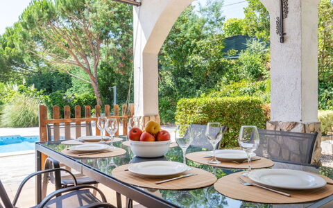 Dalia: Furniture, Table, Chair, Kitchen & Dining Room Table, Tableware, Outdoor Table, Outdoor Furniture, Dining Room, Restaurant, Shade
