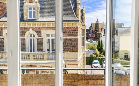 Deauville-Trouville 642: Wood, Door, Home Door, Composite Material, Glass, Apartment, Molding, Balcony, Wood Stain