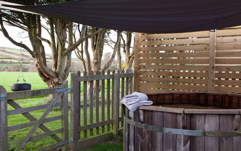 Wheal Francis: Water, Sky, Cloud, Property, Swimming Pool, Building, Plant, Seaside Resort, Tree, Outdoor Furniture