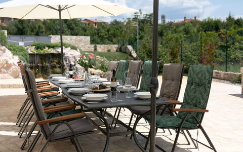 San Lorenzo: Water, Sky, Cloud, Property, Swimming Pool, Building, Plant, Seaside Resort, Tree, Outdoor Furniture