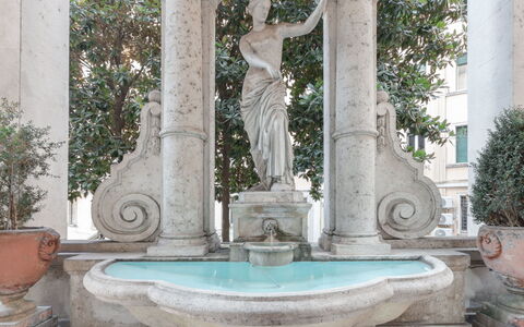 Le Belle Arti: Water, Property, Plant, Tree, Flowerpot, Font, Sculpture, Statue, Fountain