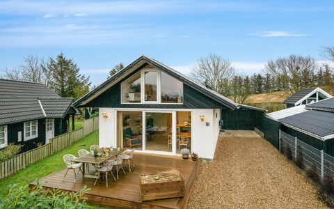 Elisabetha - 100M from the Sea: Home, Cottage, Porch, Hardwood, Siding, Deck, Shade, Plank, Estate, Garden Buildings