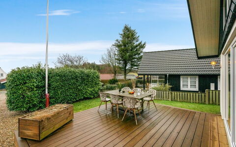 Elisabetha - 100M from the Sea: Home, Cottage, Porch, Hardwood, Siding, Deck, Shade, Plank, Estate, Garden Buildings