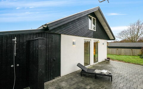 Elisabetha - 100M from the Sea: Home, Cottage, Porch, Hardwood, Siding, Deck, Shade, Plank, Estate, Garden Buildings