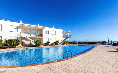 Vinarós 617: Water, Sky, Building, Plant, Swimming Pool, Blue, Window, House, Outdoor Furniture, Rectangle