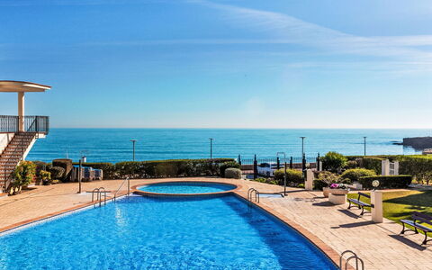 Vinarós 617: Water, Plant, Sky, Cloud, Property, Swimming Pool, Blue, Azure, Seaside Resort, Architecture