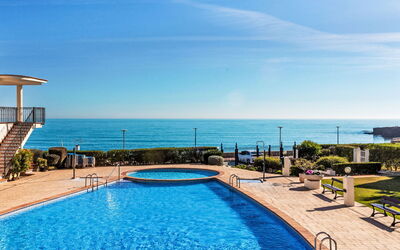 Vinarós 617: Water, Plant, Sky, Cloud, Property, Swimming Pool, Blue, Azure, Seaside Resort, Architecture