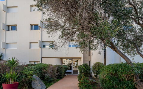 Ormarine: Plant, Building, Window, Urban Design, Road Surface, Tree, Grass, Residential Area, Shrub, Real Estate