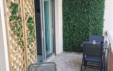 Le Lavandou 341: Balcony, Wood Stain, Houseplant, Outdoor Furniture, Flowerpot
