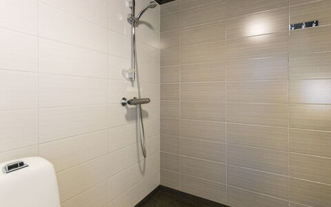 Sun &Amp; Skivillas 5. (3Mh): Furniture, Interior Design, Flooring, Floor, Table, Ceiling, Kitchen & Dining Room Table, Lighting, Chair, Home