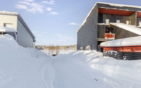 Sun &Amp; Skivillas 5. (3Mh): Furniture, Interior Design, Flooring, Floor, Table, Ceiling, Kitchen & Dining Room Table, Lighting, Chair, Home