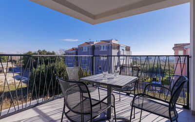 Accommodation:&nbsp;La Mar 2 441.2