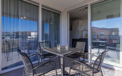Accommodation:&nbsp;La Mar 2 441.2