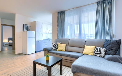 Accommodation:&nbsp;La Mar 2 441.2