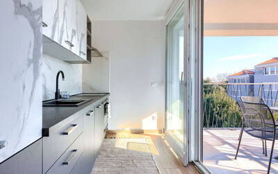 Accommodation:&nbsp;La Mar 2 441.2
