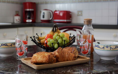 Les Pêcheries: Food, Tableware, Dishware, Table, Ingredient, Plate, Serveware, Countertop