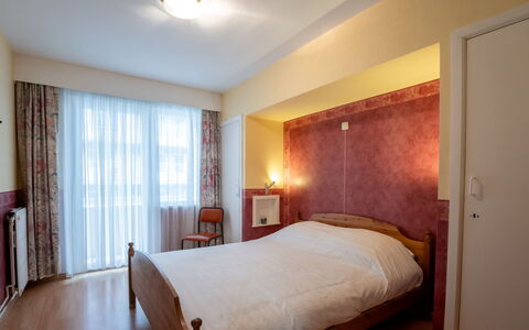 Centrally Located Graaf Jan: Property, Furniture, Comfort, Building, Wood, Lighting, Shade, Floor, Flooring