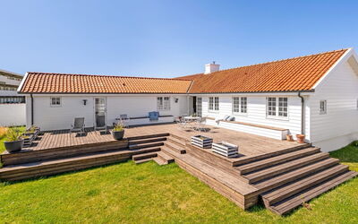 Jeppe - 200M from the Sea