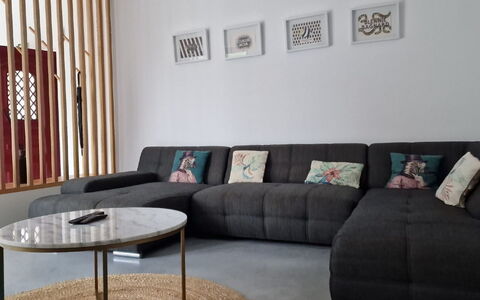 Recanto Murta V6 Vip Properties: Couch, Furniture, Property, Table, Comfort, Interior Design, Wood, Picture Frame, Studio Couch, Living Room