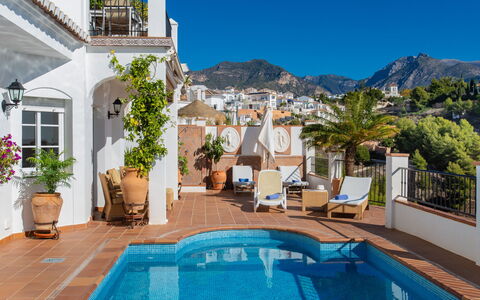 Vallbo: Plant, Water, Sky, Property, Building, Azure, Swimming Pool, Blue, Flowerpot, Leisure
