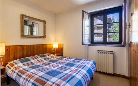 Masserini View Apartment: Wall, Wood, Bedroom, Bed, Bed Sheet, Interior Design, Bedding, Furniture, Floor, Bed Frame