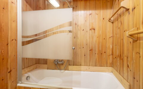 Masserini View Apartment: Wood, Flooring, Floor, Interior Design, Plumbing Fixture, Bathroom, Room, Bathtub, Plumbing, Wood Stain