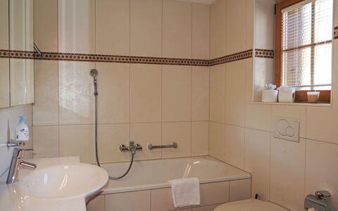 Chalet Pfingstrose: Bathroom, Plumbing Fixture, Bathroom Sink, Sink, Interior Design, Flooring, Tap, Floor, Bathtub, Plumbing