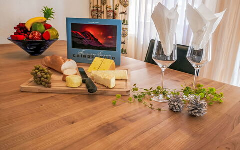 Chalet Pfingstrose: Food, Tableware, Produce, Table, Furniture, Wood Flooring, Ingredient, Wood Stain, Hardwood